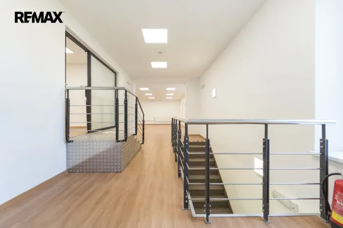 Pronájem obchodního prostoru, Praha - Háje, Hviezdoslavova, 364 m2