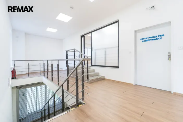 Pronájem obchodního prostoru, Praha - Háje, Hviezdoslavova, 364 m2