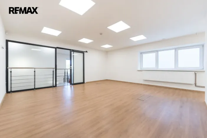 Pronájem obchodního prostoru, Praha - Háje, Hviezdoslavova, 364 m2
