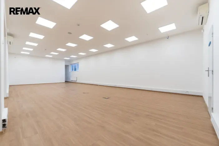 Pronájem obchodního prostoru, Praha - Háje, Hviezdoslavova, 364 m2