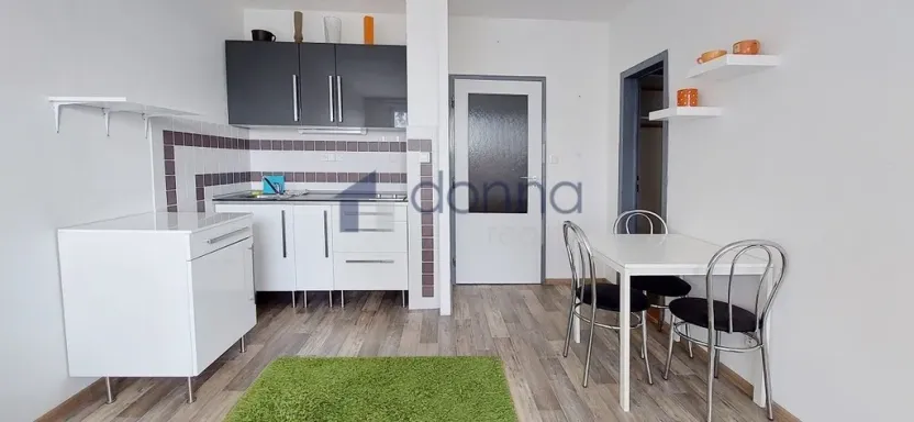 Pronájem bytu 1+kk, Praha, Pirinská, 30 m2