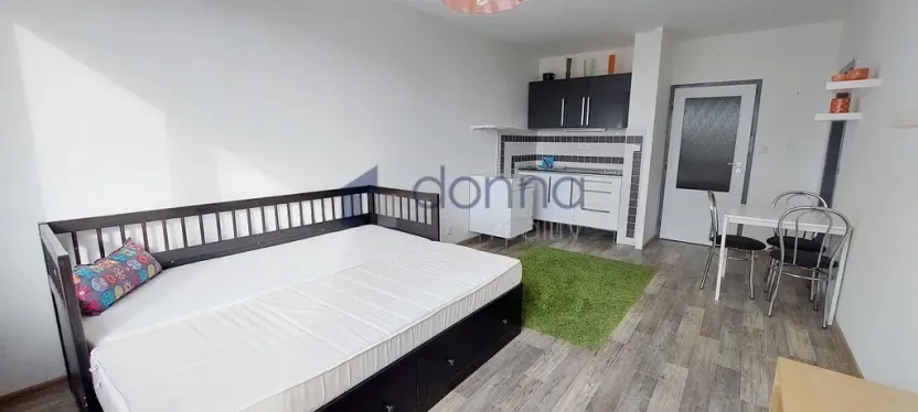 Pronájem bytu 1+kk, Praha, Pirinská, 30 m2