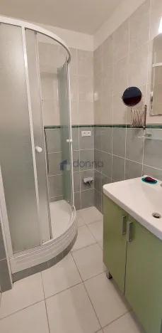 Pronájem bytu 1+kk, Praha, Pirinská, 30 m2