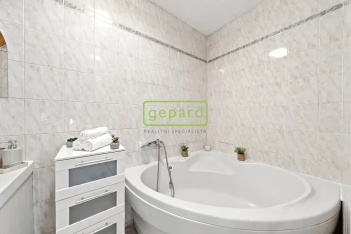 Prodej bytu 3+1, Kralupy nad Vltavou, Lidové nám., 90 m2