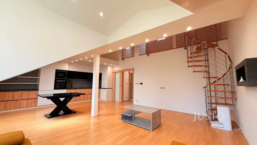 Pronájem bytu 2+kk, Praha - Žižkov, Roháčova, 94 m2