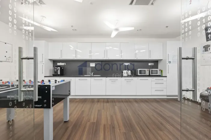 Pronájem kanceláře, Praha, Evropská, 520 m2