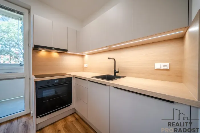 Prodej bytu 1+kk, Ostrava - Poruba, Sokolovská, 28 m2