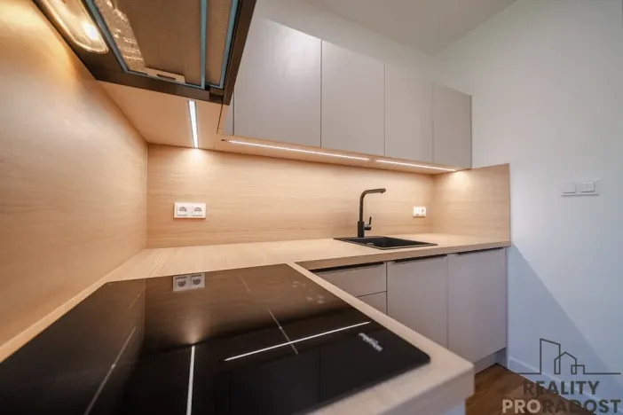 Prodej bytu 1+kk, Ostrava - Poruba, Sokolovská, 28 m2