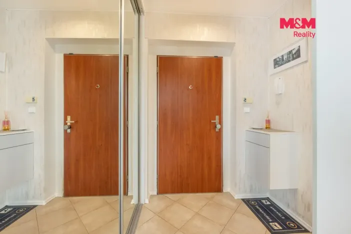Prodej bytu 2+kk, Praha - Suchdol, Holubí, 40 m2