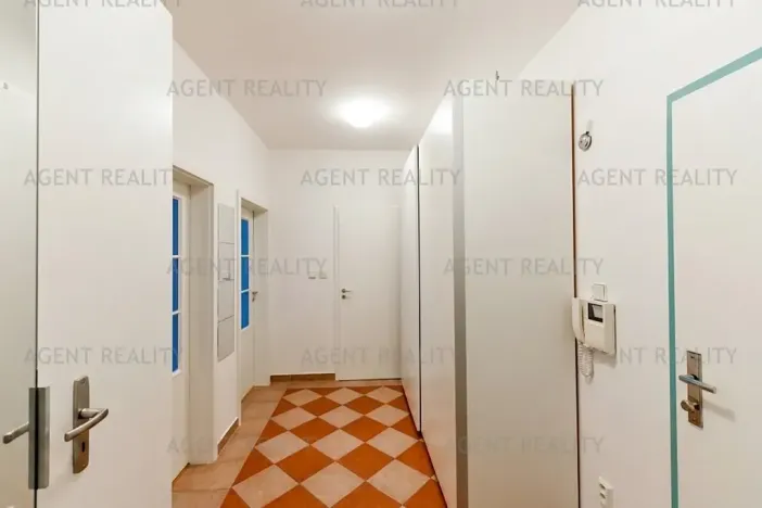 Pronájem bytu 2+kk, Praha - Břevnov, Slavníkova, 57 m2
