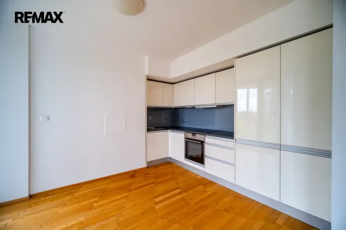 Pronájem bytu 1+kk, Praha - Žižkov, Pitterova, 44 m2