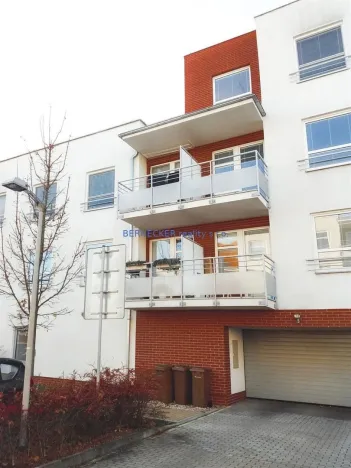 Pronájem bytu 1+kk, Hradec Králové, Rybova, 30 m2