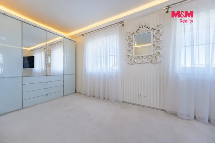 Prodej obchodního prostoru, Šestajovice, U Váhy, 356 m2