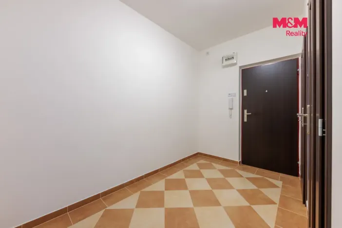 Pronájem bytu 2+1, Karlovy Vary, Charkovská, 57 m2