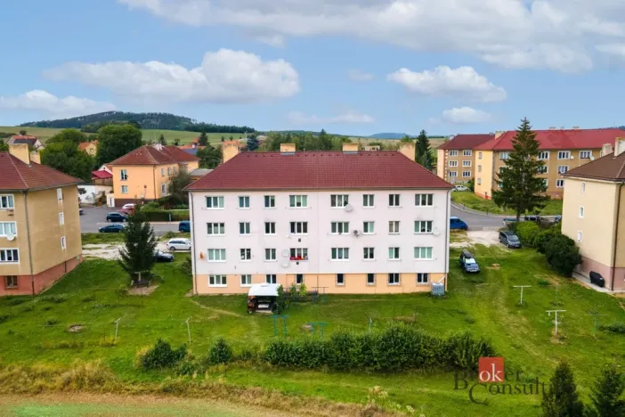 Prodej bytu 2+1, Tmaň, Sídliště, 49 m2
