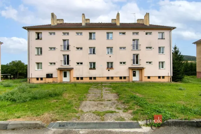Prodej bytu 2+1, Tmaň, Sídliště, 49 m2