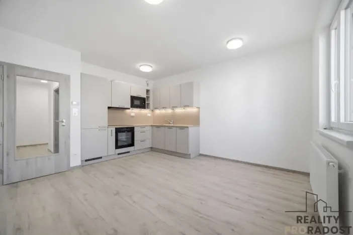Pronájem bytu 2+kk, Pardubice, U Sportovní školy, 52 m2