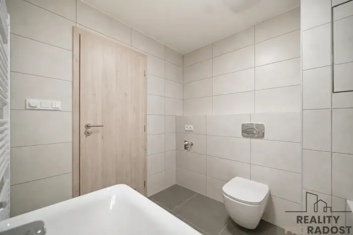 Pronájem bytu 2+kk, Pardubice, U Sportovní školy, 52 m2