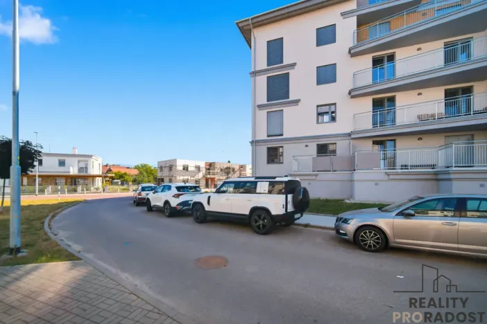 Pronájem bytu 2+kk, Pardubice, U Sportovní školy, 52 m2
