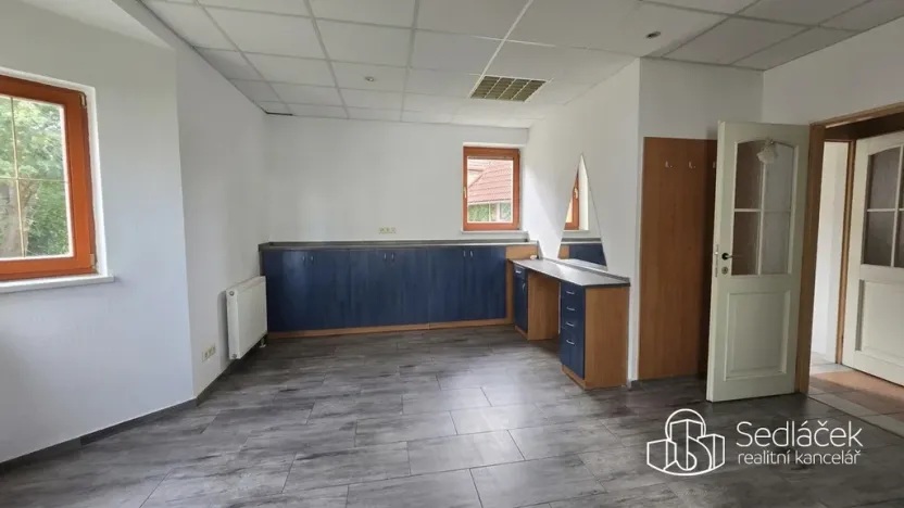 Pronájem obchodního prostoru, Sokolov, nábřeží Petra Bezruče, 31 m2