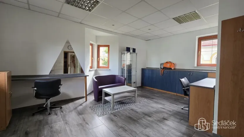 Pronájem obchodního prostoru, Sokolov, nábřeží Petra Bezruče, 31 m2