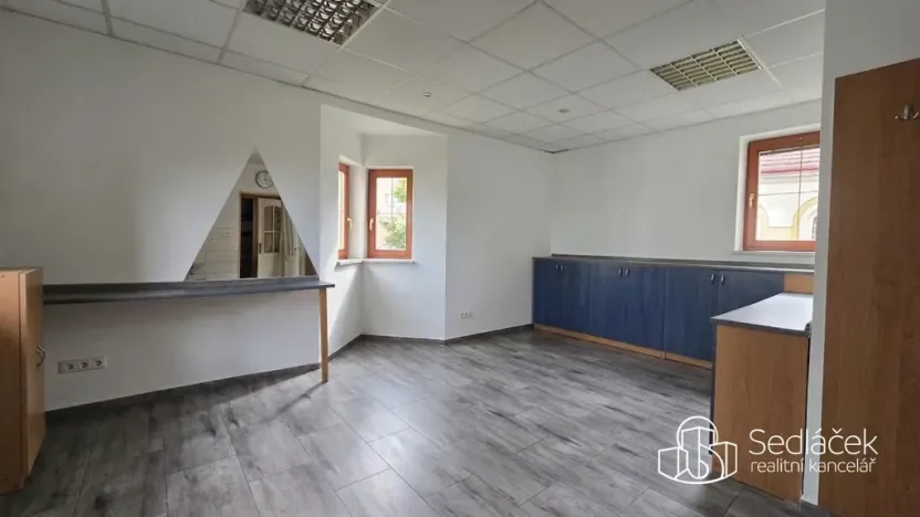 Pronájem obchodního prostoru, Sokolov, nábřeží Petra Bezruče, 31 m2