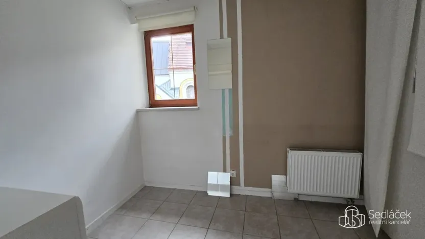 Pronájem obchodního prostoru, Sokolov, nábřeží Petra Bezruče, 31 m2