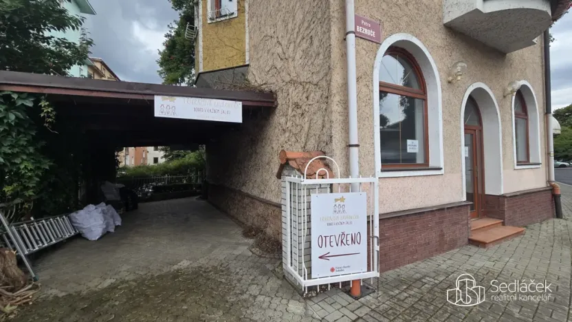 Pronájem obchodního prostoru, Sokolov, nábřeží Petra Bezruče, 31 m2
