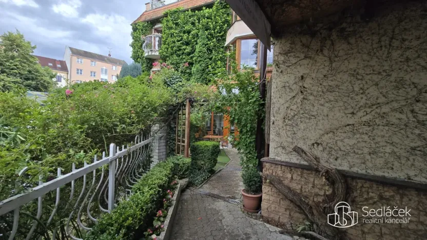 Pronájem obchodního prostoru, Sokolov, nábřeží Petra Bezruče, 31 m2