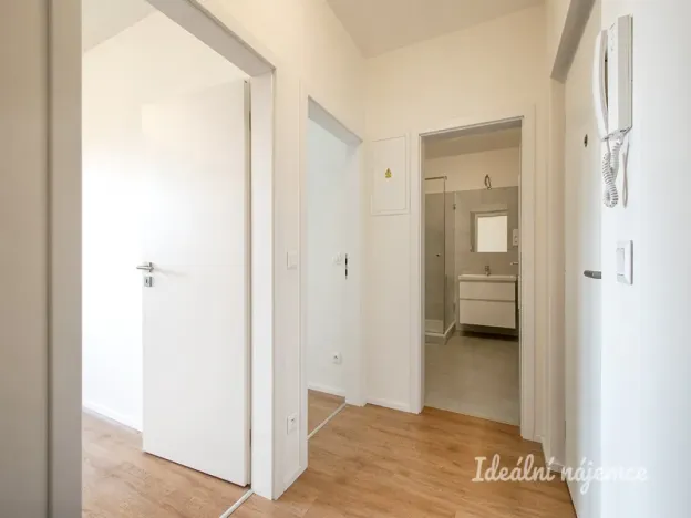Pronájem bytu 2+kk, Praha - Vysočany, Svatošových, 46 m2