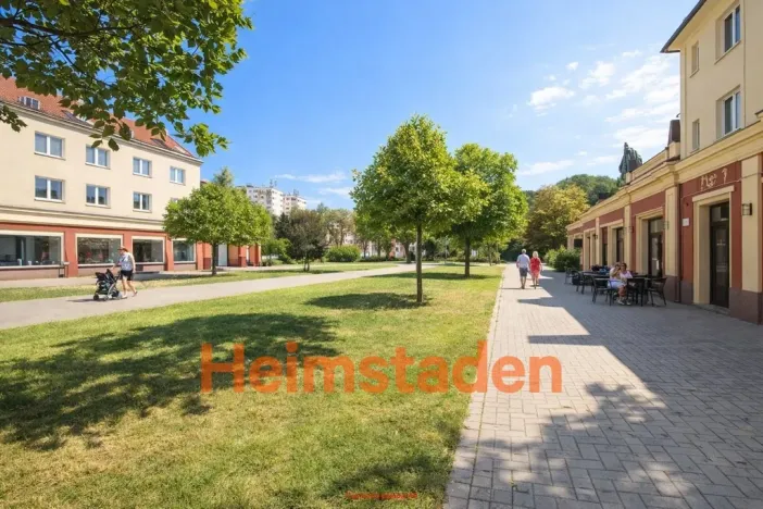 Pronájem obchodního prostoru, Karviná - Nové Město, nám. Budovatelů, 77 m2
