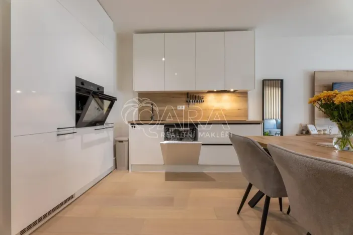 Pronájem bytu 1+kk, Praha - Holešovice, V háji, 44 m2