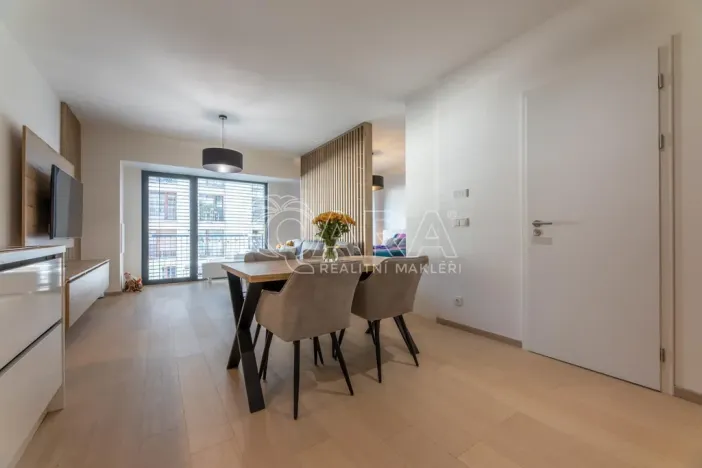 Pronájem bytu 1+kk, Praha - Holešovice, V háji, 44 m2