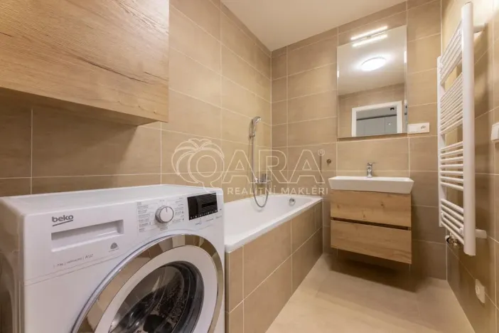 Pronájem bytu 1+kk, Praha - Holešovice, V háji, 44 m2