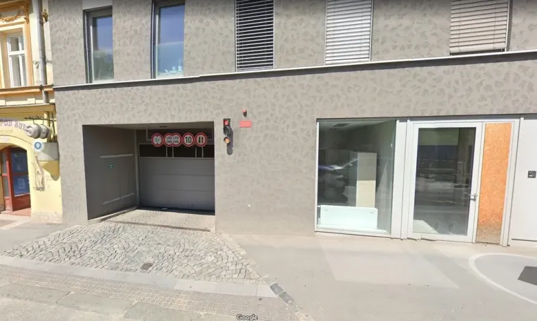 Pronájem garážového stání, Praha - Žižkov, Hartigova, 10 m2