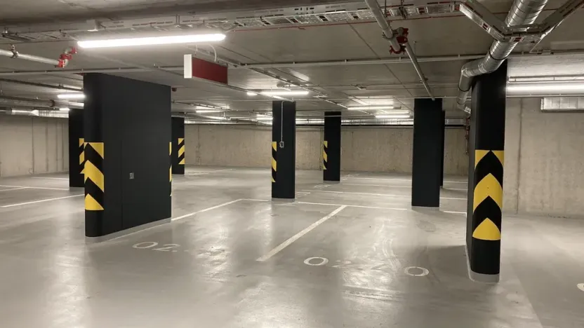Pronájem garážového stání, Praha - Žižkov, Hartigova, 10 m2