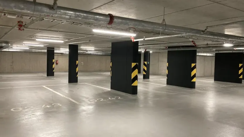 Pronájem garážového stání, Praha - Žižkov, Hartigova, 10 m2