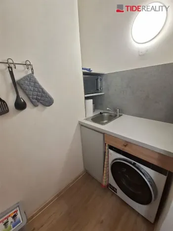 Pronájem bytu 1+kk, Praha - Břevnov, Nad Kajetánkou, 26 m2
