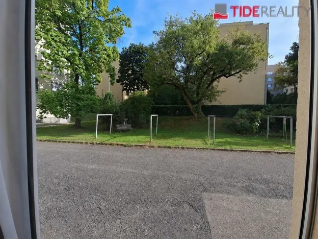 Pronájem bytu 1+kk, Praha - Břevnov, Nad Kajetánkou, 26 m2