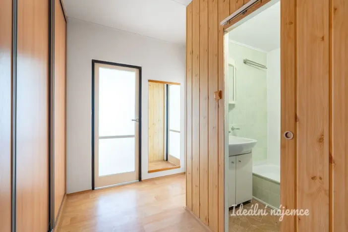 Pronájem bytu 2+kk, Praha, Novodvorská, 39 m2
