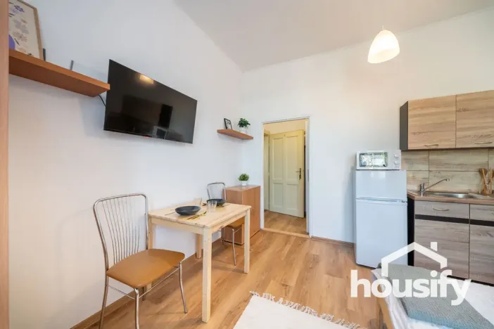 Pronájem bytu 1+kk, Znojmo, Vídeňská třída, 18 m2