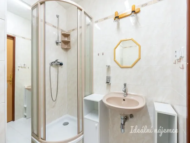 Pronájem bytu 2+kk, Praha - Kamýk, Smotlachova, 48 m2