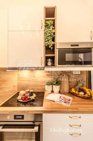 Prodej bytu 2+1, Praha - Smíchov, Janáčkovo nábřeží, 65 m2