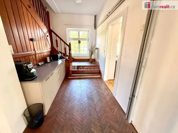Pronájem kanceláře, Veltrusy, nám. A. Dvořáka, 24 m2