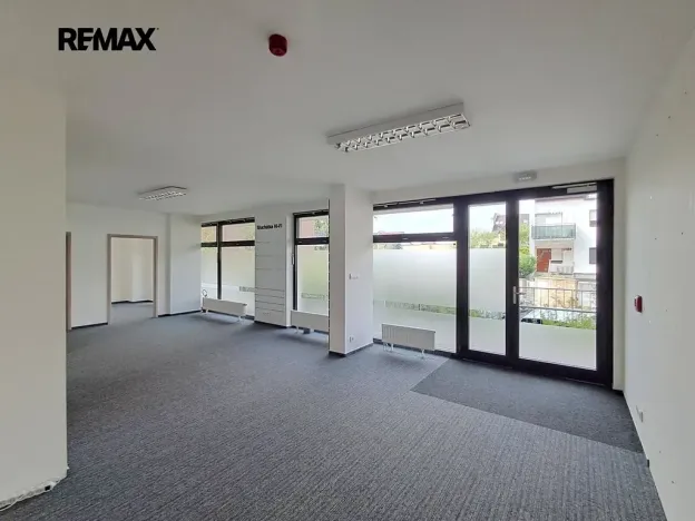 Pronájem obchodního prostoru, Praha - Modřany, Soukalova, 104 m2