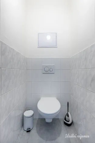 Pronájem bytu 2+1, Praha - Smíchov, U dvou srpů, 60 m2