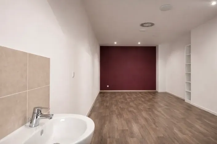 Pronájem obchodního prostoru, Karlovy Vary, Divadelní náměstí, 30 m2
