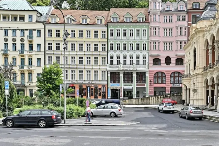 Pronájem obchodního prostoru, Karlovy Vary, Divadelní náměstí, 30 m2