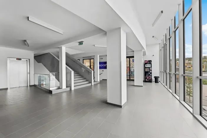 Pronájem obchodního prostoru, Praha - Hloubětín, Poděbradská, 252 m2