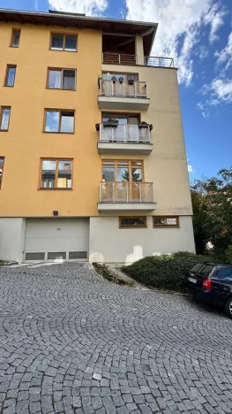 Pronájem garážového stání, Praha - Břevnov, Hošťálkova, 15 m2